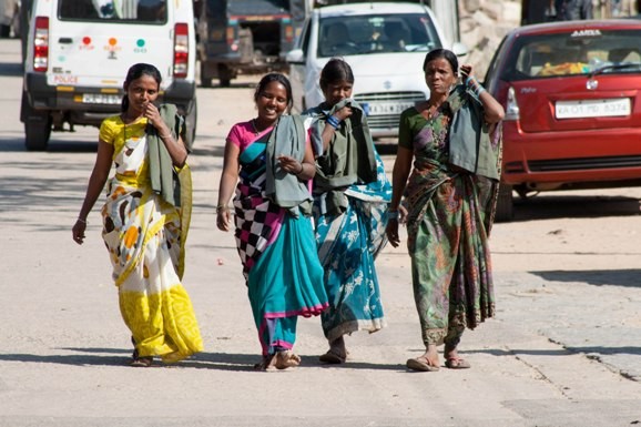 сари на улице сари на улице
